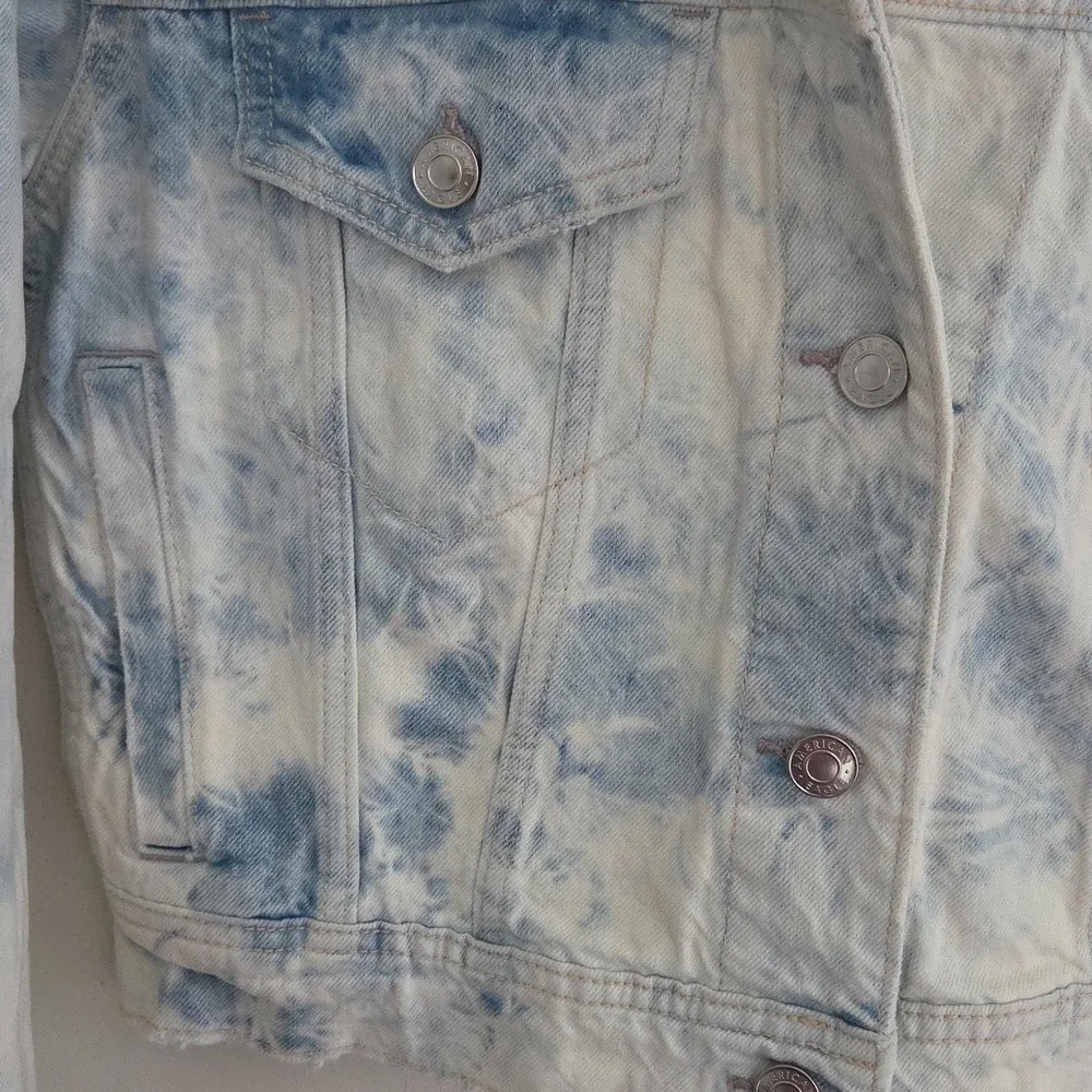 AE Shrunken Tie-Dye Denim Jacket - Picture 9 of 11